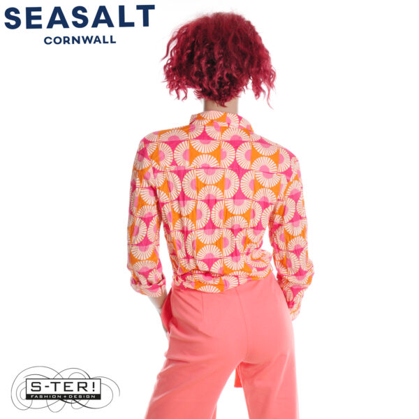 S7.45 Seasalt Cornwall Larissa Shirt sun geo marigold - Afbeelding 2